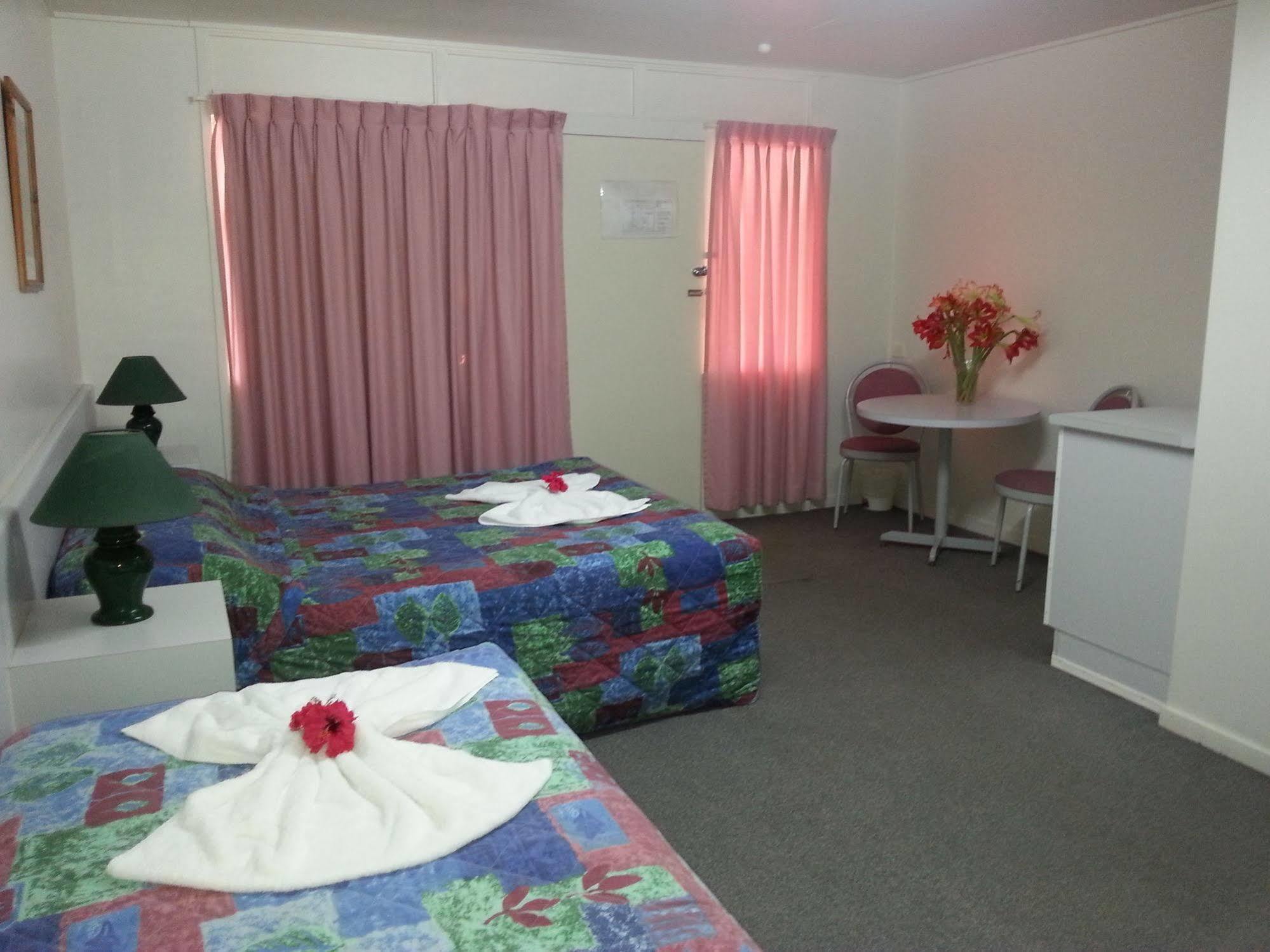 Golden Fountain Motel ロックハンプトン エクステリア 写真