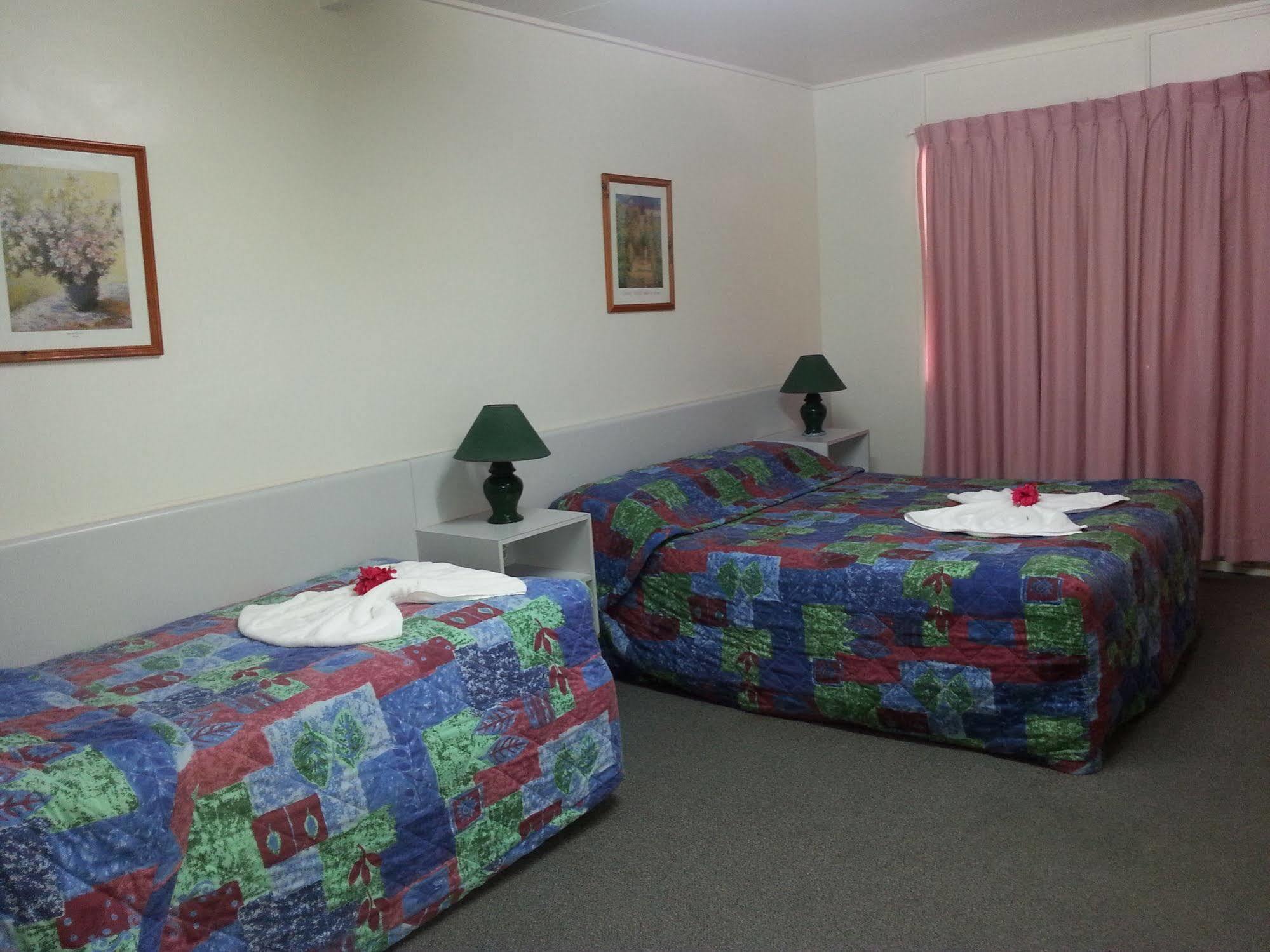 Golden Fountain Motel ロックハンプトン エクステリア 写真