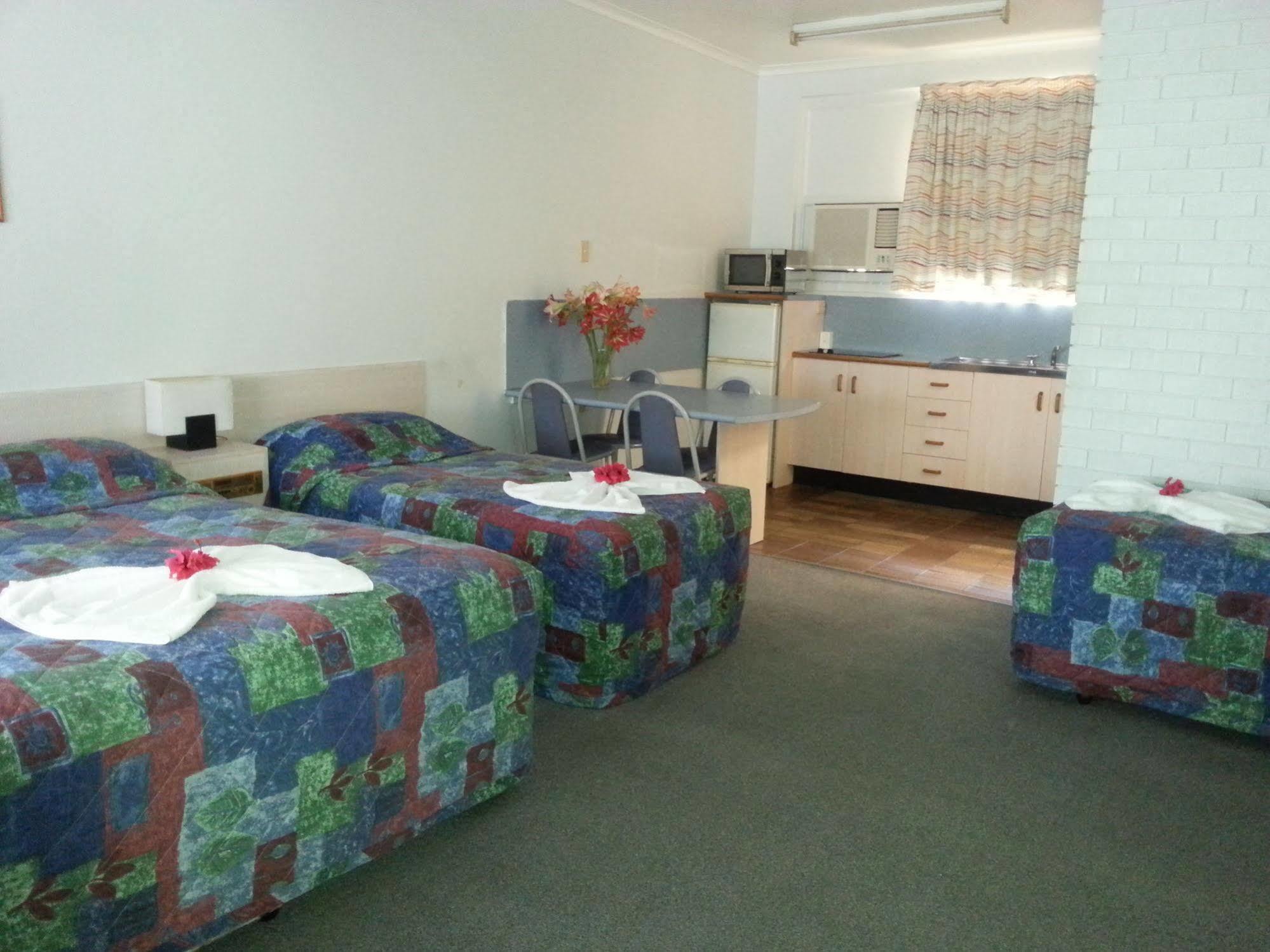Golden Fountain Motel ロックハンプトン エクステリア 写真