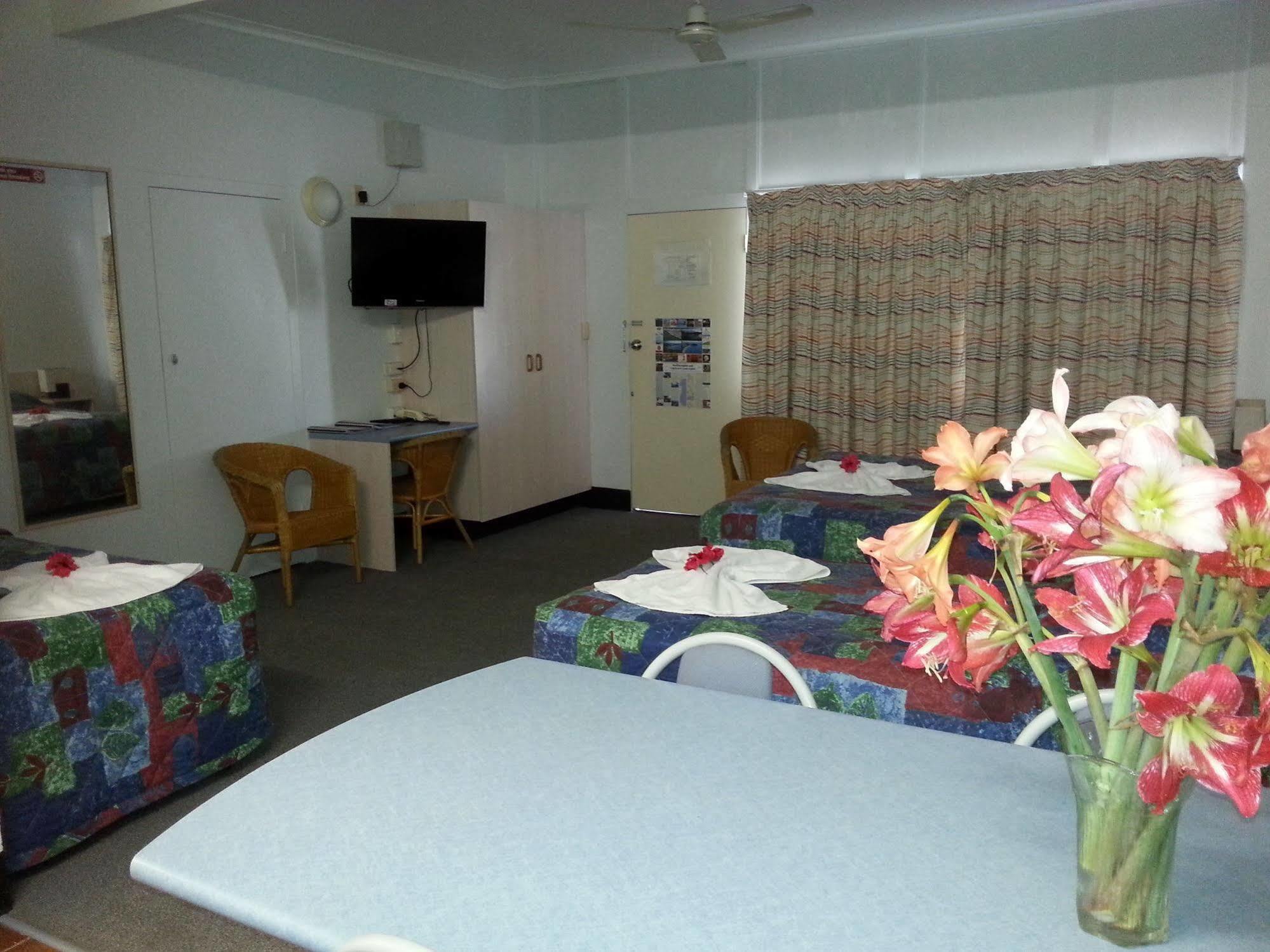 Golden Fountain Motel ロックハンプトン エクステリア 写真