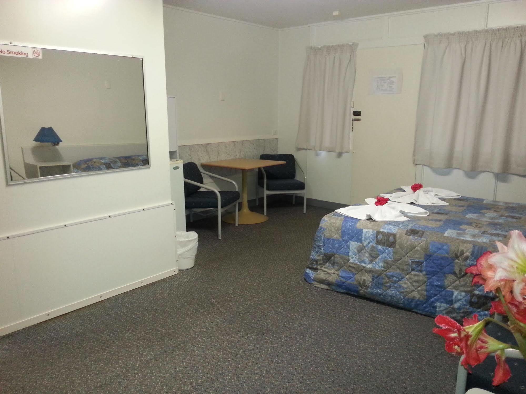Golden Fountain Motel ロックハンプトン エクステリア 写真
