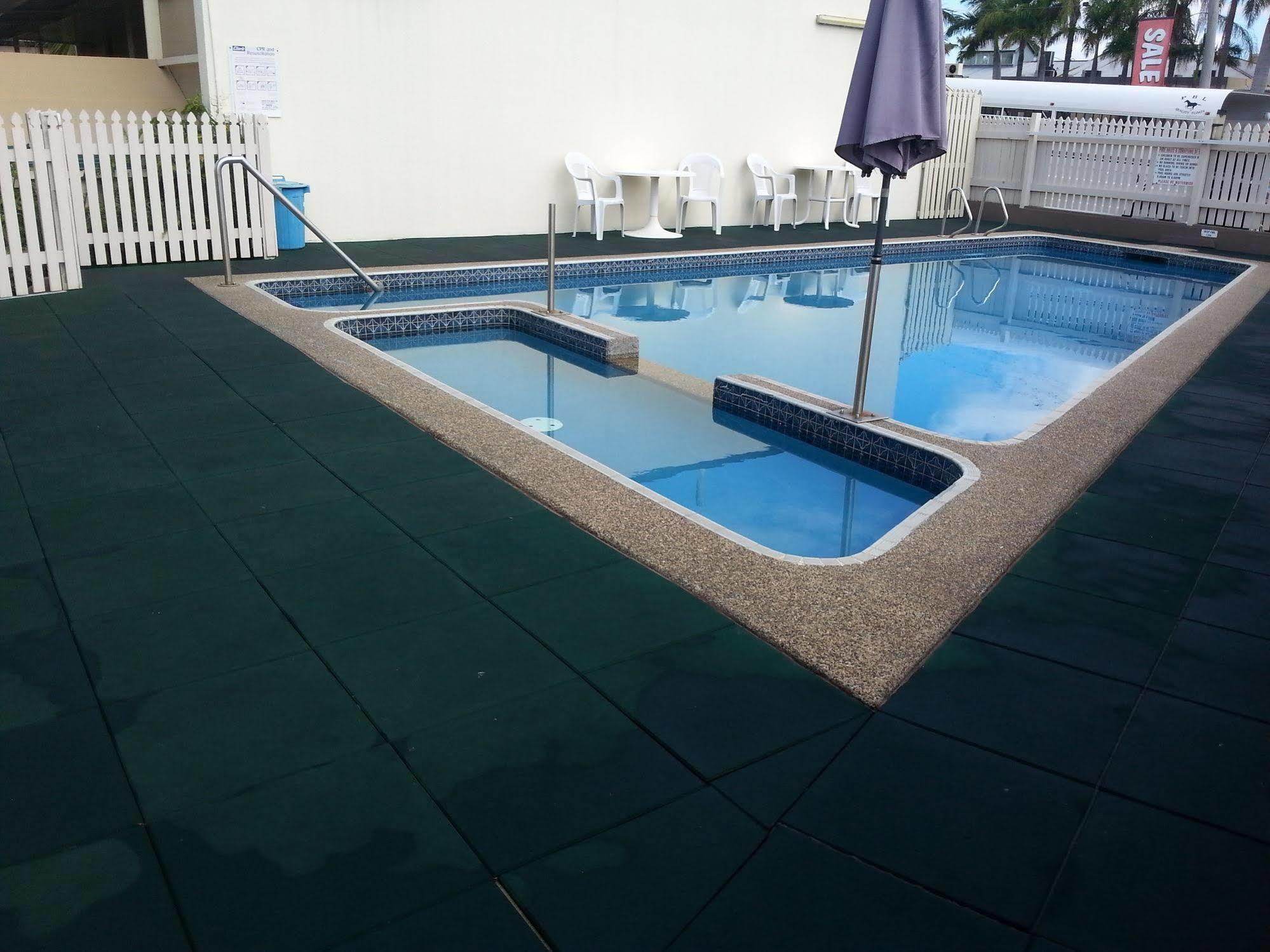Golden Fountain Motel ロックハンプトン エクステリア 写真